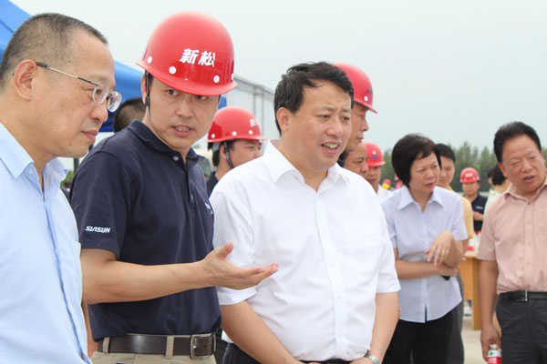 浙江省常委、常務(wù)副省長龔正蒞臨新松光電園